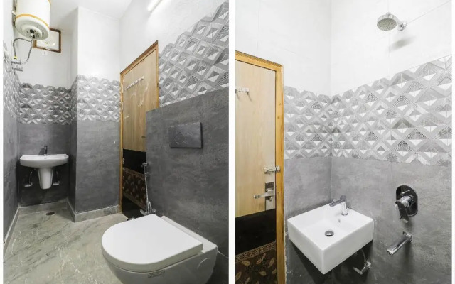 Hotel Mannat Stays by OYO Rooms