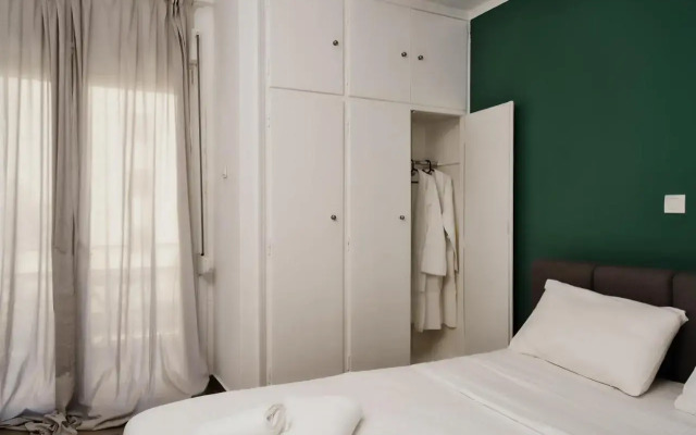 Central 2BR flat Glyfada Center