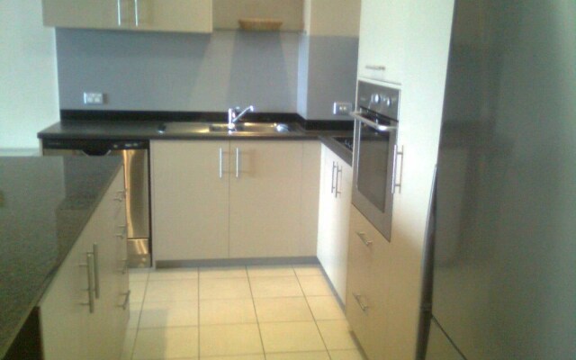 Grand Hotel Apartments Gold Coast by owner
