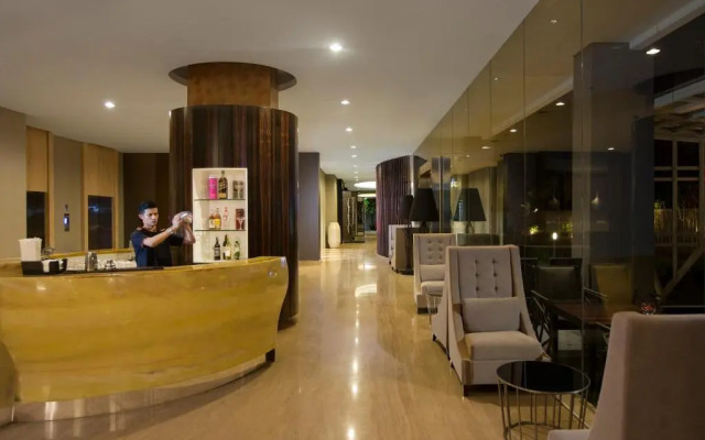 ASTON Bellevue Radio Dalam