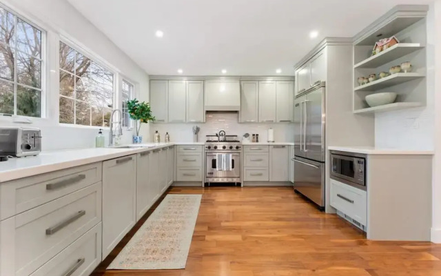 Spacious 2bdrm Home in Burlington