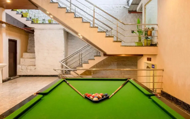 Ahr Hotel Radha Residency