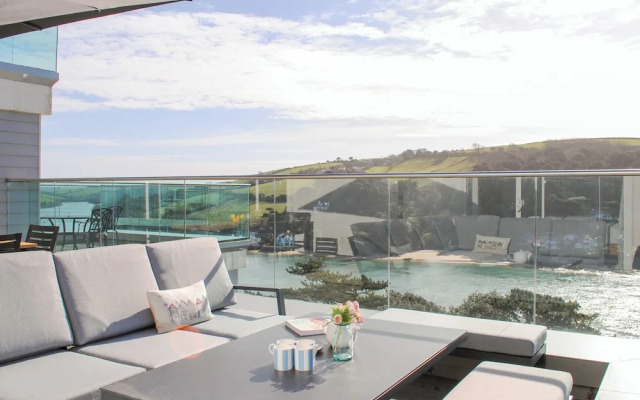 3 Hamstone Court