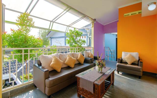 OYO 1355 Griya Wismono Homestay