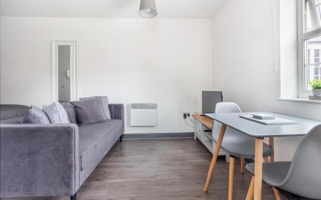 Studio Apartment in Worcester City Centre!