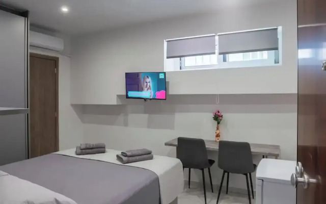 Pagrati Studio New Chic and Central