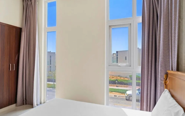 Modern 3BR townhouse in Damac Hills 2 - photo 2
