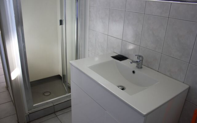 Jack & Di's Lakefront Motel