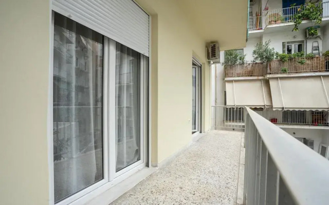 Black Pearl apt in Koukaki