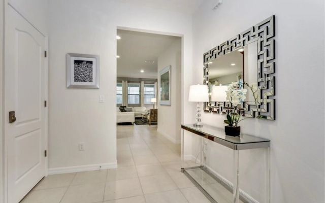 Oakwood Street Villa Solterra 1