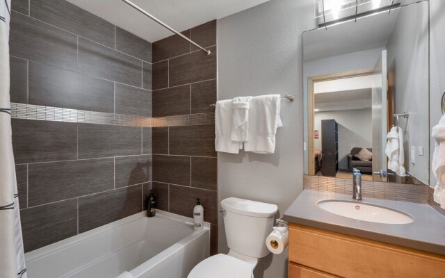 Sleek Home Near Old Town W/ Rftp Hot Tub & Mtn Views