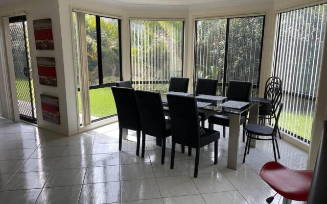 Beautiful 5 bedroom house in Jervis Bay