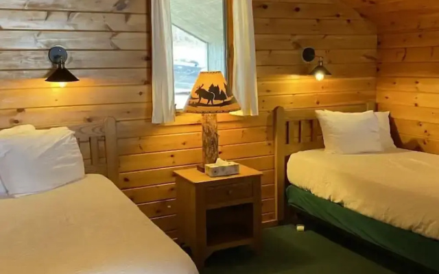 Gunflint Lodge & Outfitters