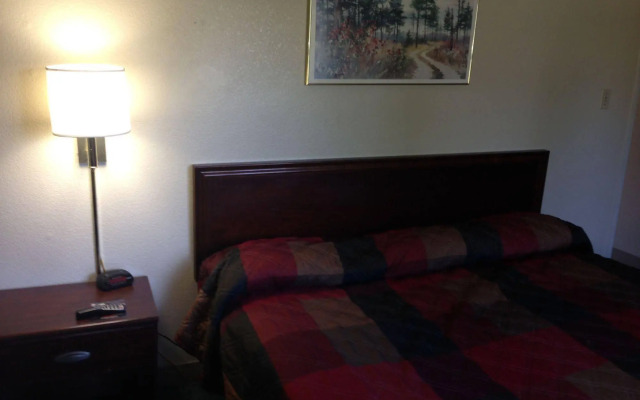 HomeTowne Studios by Red Roof Denver - Lakewood West