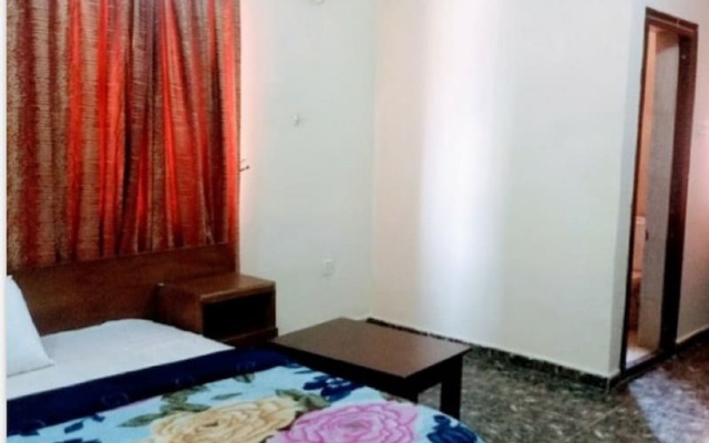 Sycamore Royals Hotel Jahi