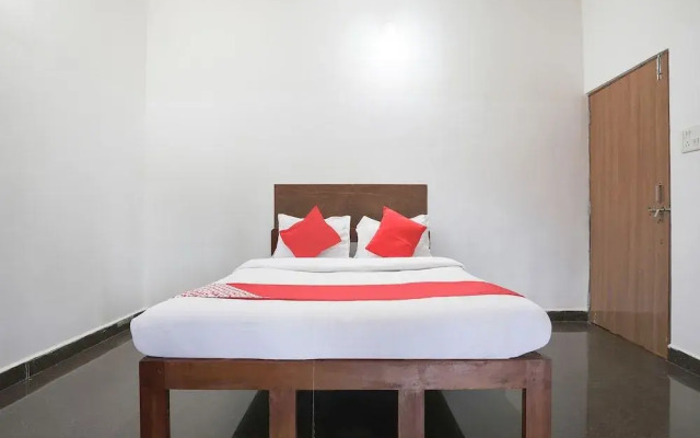 Oyo 39571 Baga Beach Comfort