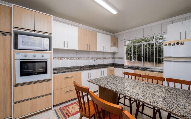 Linda casa de 2 andares c/churrasq RJG011