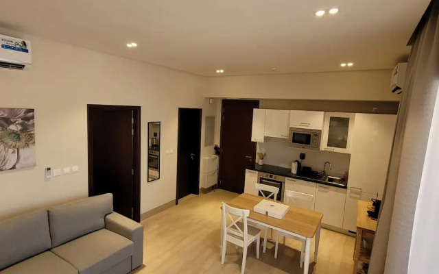 Chic 1-bedroom With Pool View