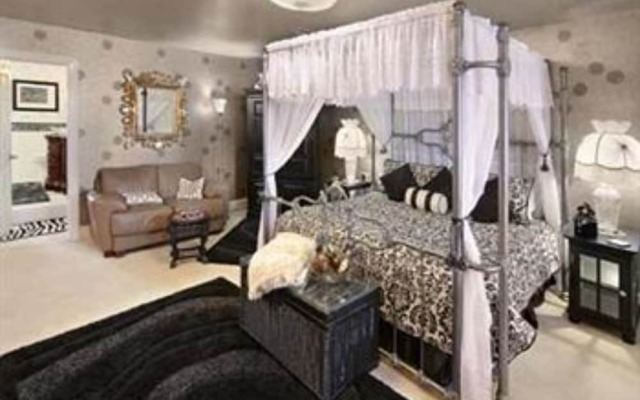 Matthews Manor Bed and Breakfast
