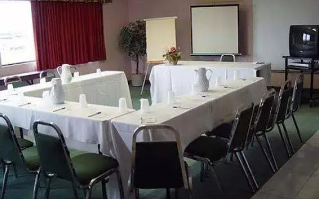 Mississauga Inn & Suites