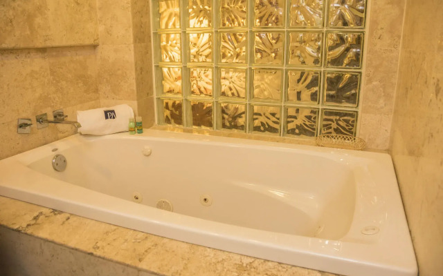 Hotel Porto Allegro - Near Malecon