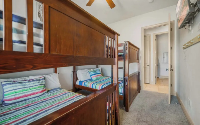 Coral Sunset Amenity-filled!