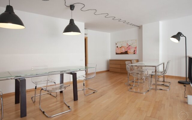 Large Guell Apartment