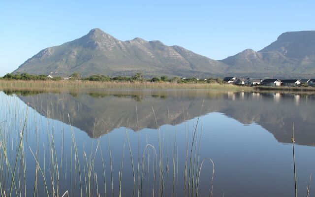Stunning Cape Peninsula Holiday Villa With Pool