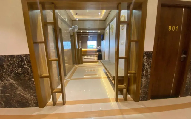 Hotel Bkc Crown - Near Trade Centre