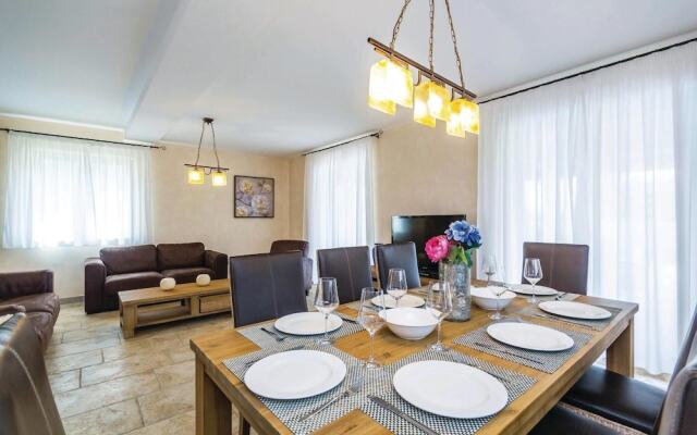 Beautiful Home in Turcic With Wifi and 4 Bedrooms