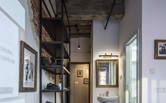 J Vspace Art Hotel