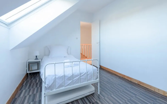 House in Saint-pabu Near Stunning Beaches