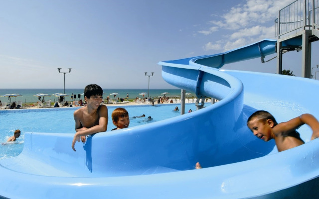 Serenusa Resort