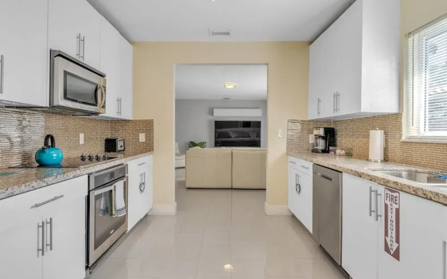 Lakeridge House- 4 Bedrooms/3 Bathroom Home by RedAwning
