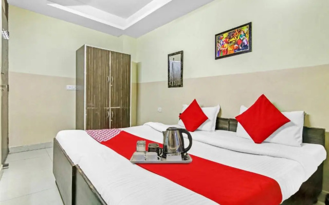 OYO Flagship 70341 Royal Green