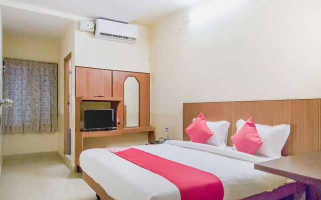 OYO 13300 Anupama Residency