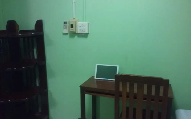 Arunrat GuestHouse - Hostel