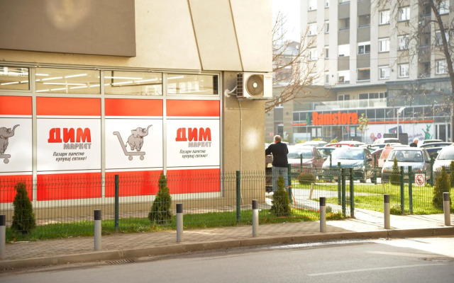 Stylish Violet & Modern Apartment