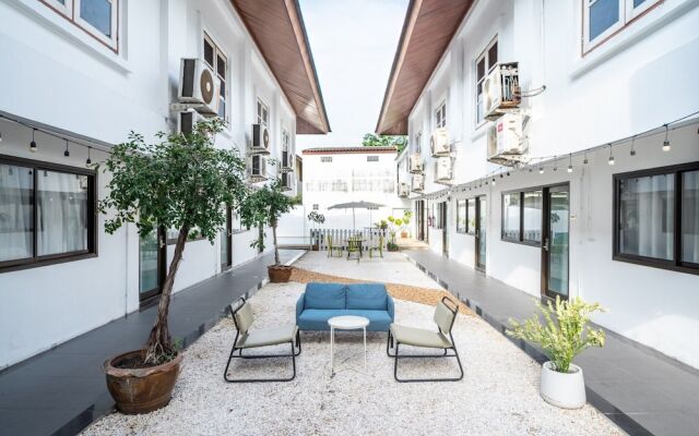 The President Hotel at Chokchai 4