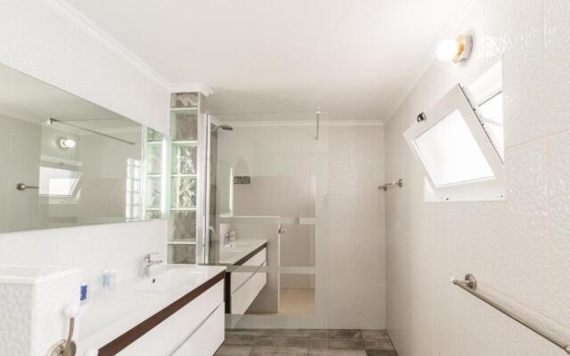 Fisherman's Beach Home 2BR 2BA AC Wi-Fi