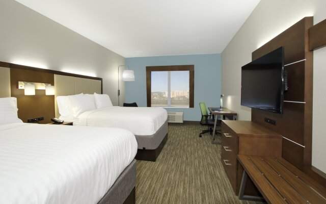 Holiday Inn Express & Suites Columbus North, an IHG Hotel