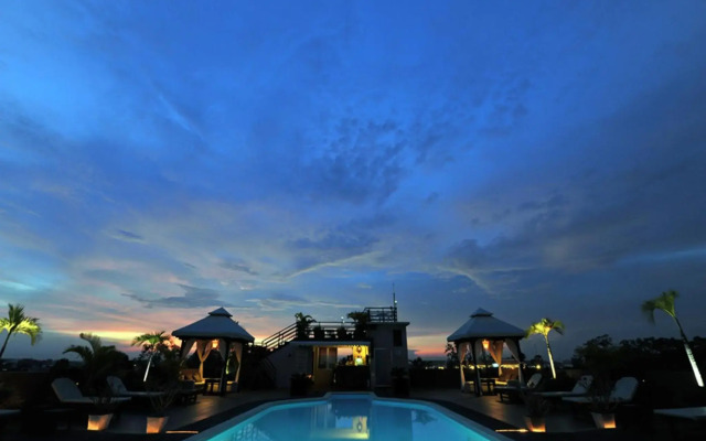 City River Hotel