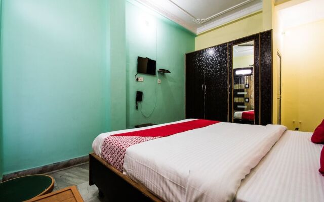 OYO 24087 Viraj Hotel