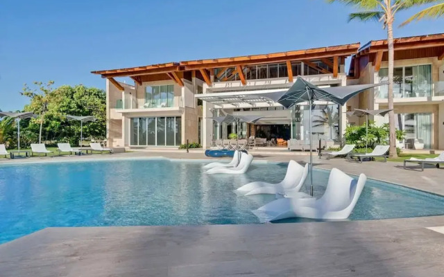 Architectural Oceanfront Masterpiece w Pool