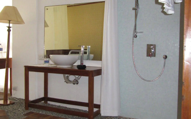 The Eco, The Poolside Beach Retreat