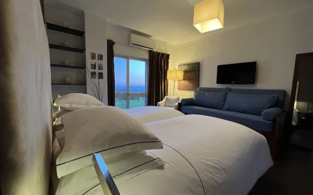 The Lake Villa Mountains & Sea view