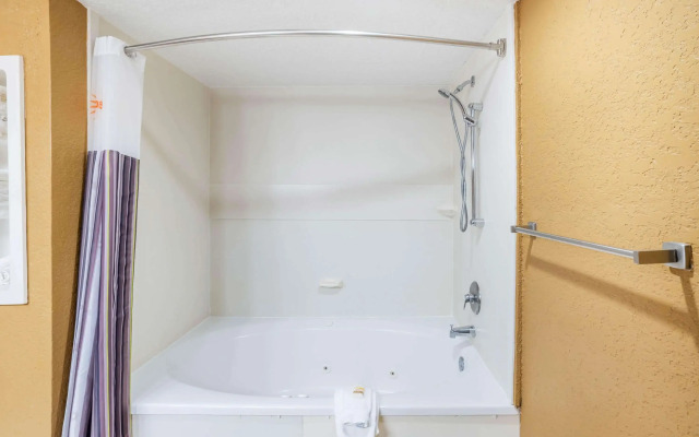 La Quinta Inn & Suites by Wyndham Hot Springs