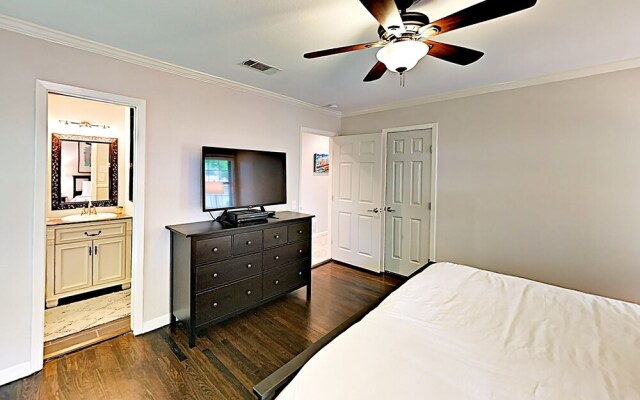 3BR 2BA Remodeled Rosedale House by RedAwning