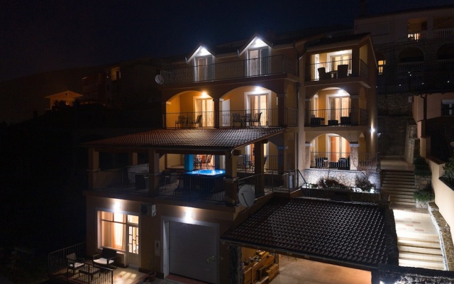 Seabreeze Apartments With Jacuzzi