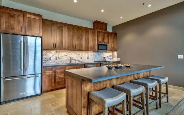 Luxury Three Bedroom  Steps From Heavenly Village Condo by RedAwning